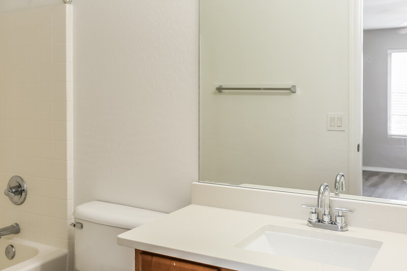 2,300/Mo, 11572 W Madison St Avondale, AZ 85323 Bathroom View