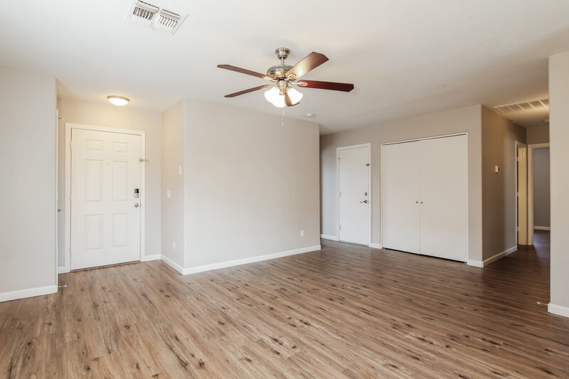 1,865/Mo, 2613 S 71St Dr Phoenix, AZ 85043 Living Room View