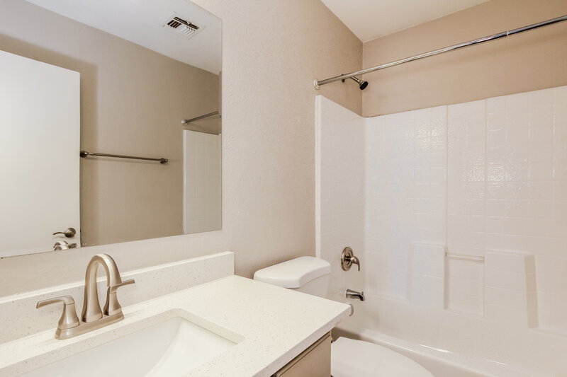 1,865/Mo, 2613 S 71St Dr Phoenix, AZ 85043 Bathroom View