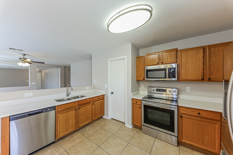 2,070/Mo, 3026 W Lucia Dr Phoenix, AZ 85083 Kitchen View 2
