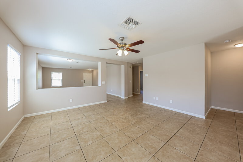 2,070/Mo, 3026 W Lucia Dr Phoenix, AZ 85083 Family Room View 2