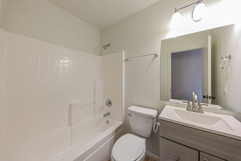 2,070/Mo, 3026 W Lucia Dr Phoenix, AZ 85083 Bathroom View