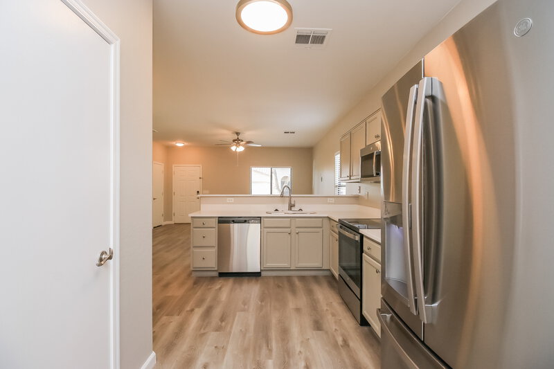 1,920/Mo, 2593 S Powell Rd Apache Junction, AZ 85119 Kitchen View 2