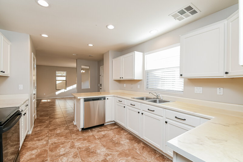 2,225/Mo, 3014 E Megan St Gilbert, AZ 85295 Kitchen View