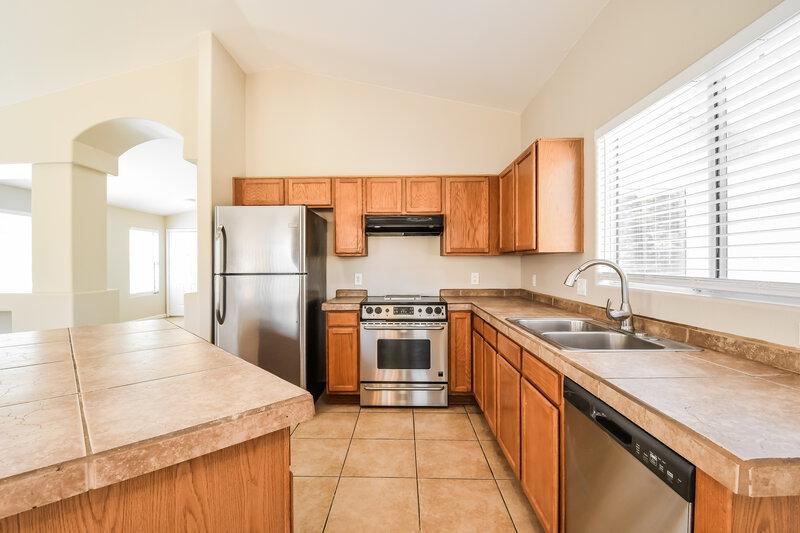 1,835/Mo, 3034 W Melinda Ln Phoenix, AZ 85027 Kitchen View
