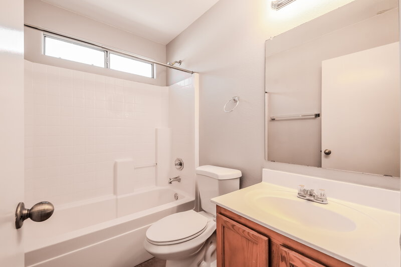 1,835/Mo, 3034 W Melinda Ln Phoenix, AZ 85027 Bathroom View