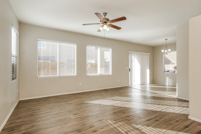 1,815/Mo, 3905 W Park St Phoenix, AZ 85041 Living Room View