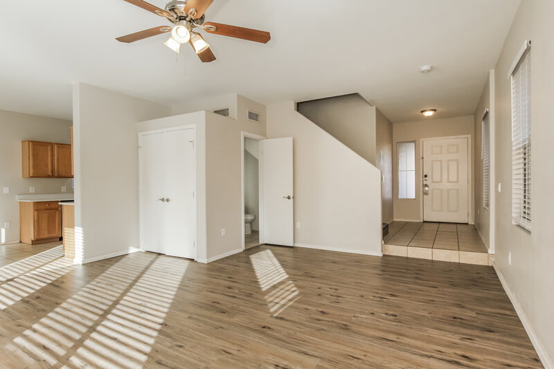 1,815/Mo, 3905 W Park St Phoenix, AZ 85041 Living Room View 2