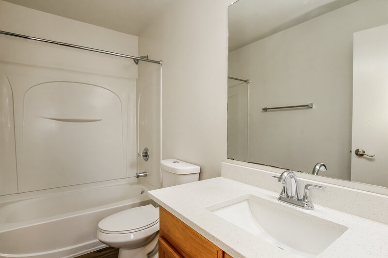 1,815/Mo, 3905 W Park St Phoenix, AZ 85041 Bathroom View