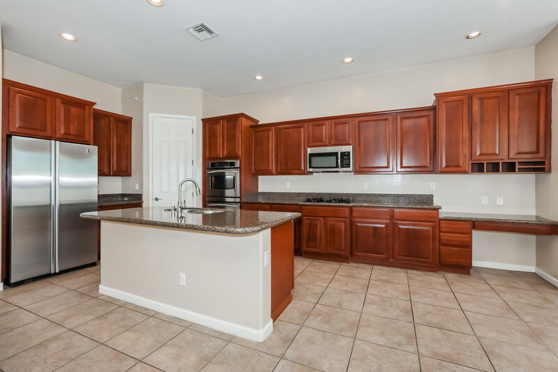 3,485/Mo, 2244 E Canyon Pl Chandler, AZ 85249 Kitchen View 2