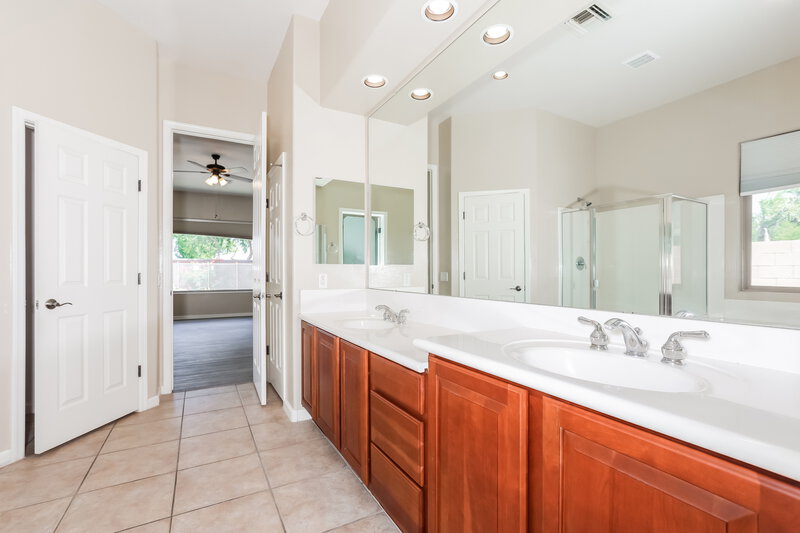 3,485/Mo, 2244 E Canyon Pl Chandler, AZ 85249 Main Bathroom View 2
