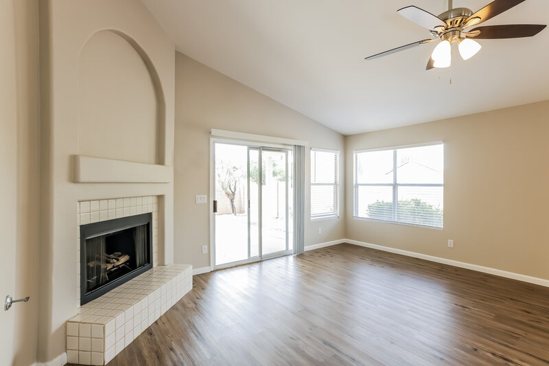 2,335/Mo, 2044 S Avoca Cir Mesa, AZ 85209 Living Room View