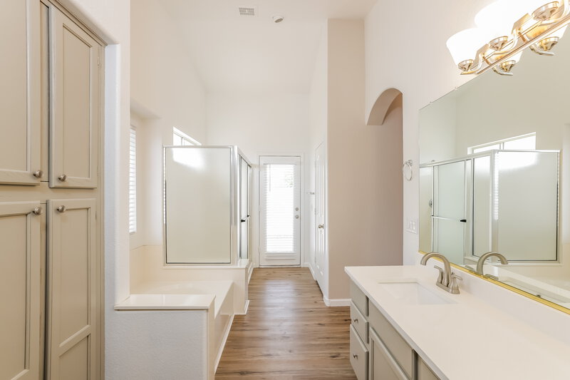 2,335/Mo, 2044 S Avoca Cir Mesa, AZ 85209 Main Bathroom View