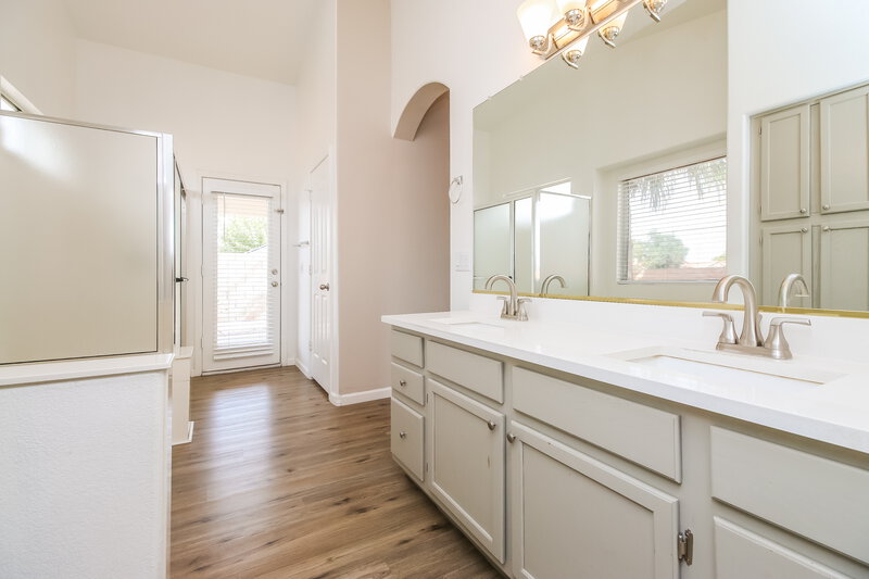 2,235/Mo, 2044 S Avoca Cir Mesa, AZ 85209 Main Bathroom View
