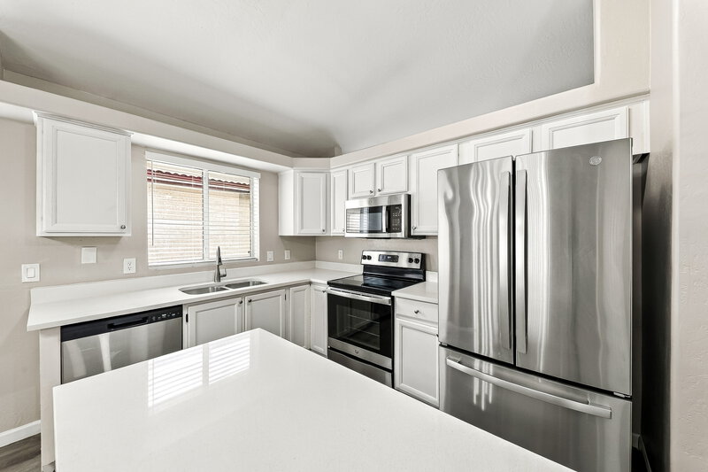 2,570/Mo, 20428 N 9th St Phoenix, AZ 85024 Kitchen View