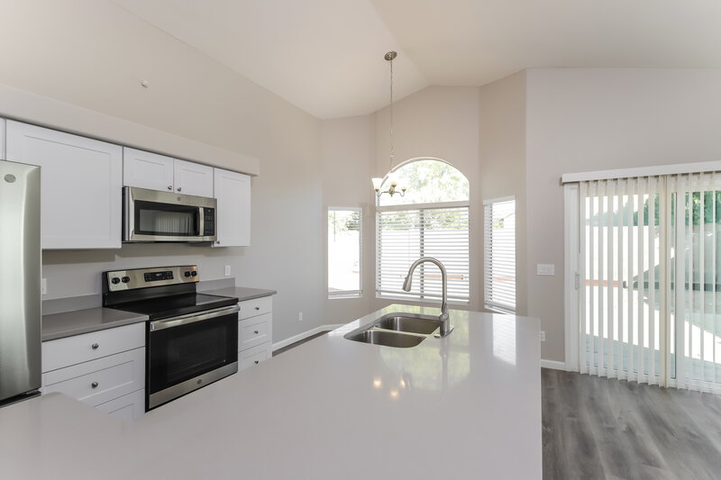 2,020/Mo, 8338 W Bluefield Ave Peoria, AZ 85382 Kitchen View 2
