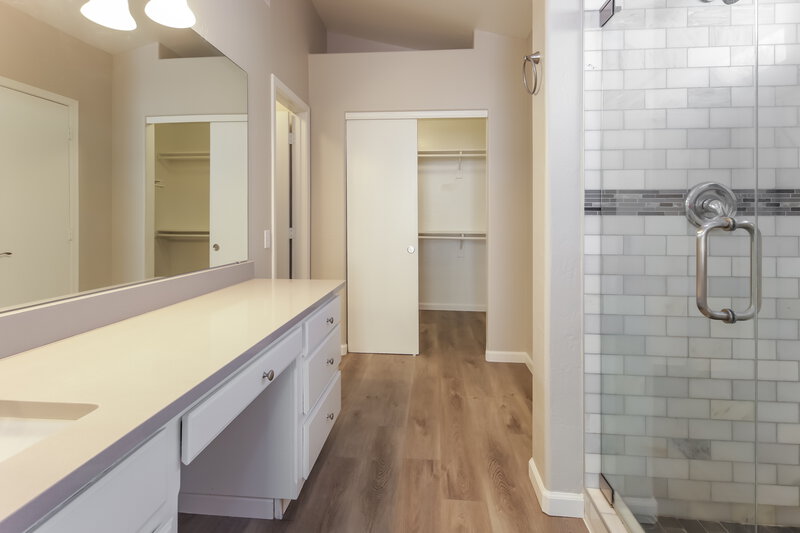 2,020/Mo, 8338 W Bluefield Ave Peoria, AZ 85382 Main Bathroom View