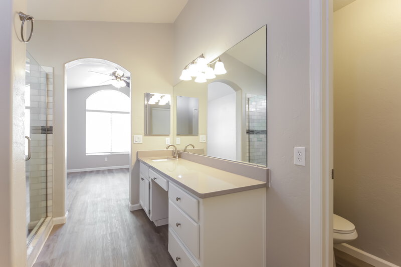 2,020/Mo, 8338 W Bluefield Ave Peoria, AZ 85382 Main Bathroom View 2