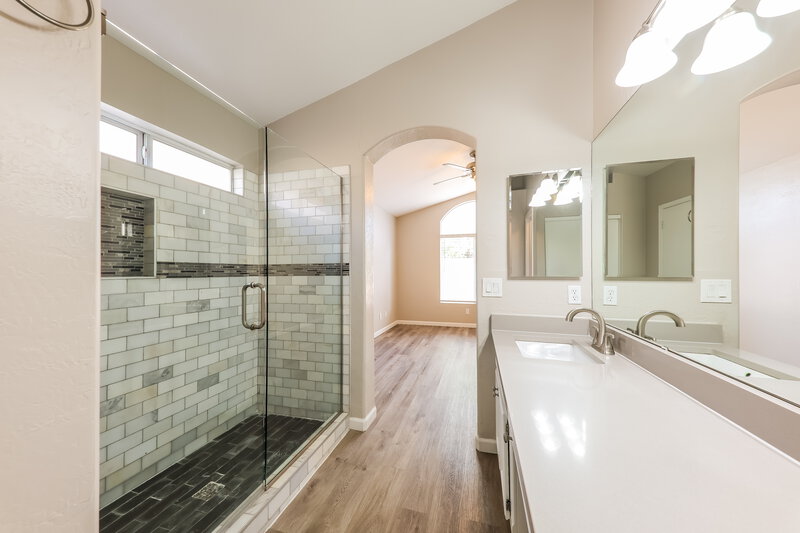 2,020/Mo, 8338 W Bluefield Ave Peoria, AZ 85382 Main Bathroom View