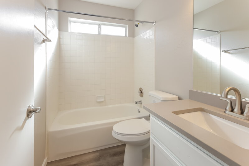 2,020/Mo, 8338 W Bluefield Ave Peoria, AZ 85382 Bathroom View