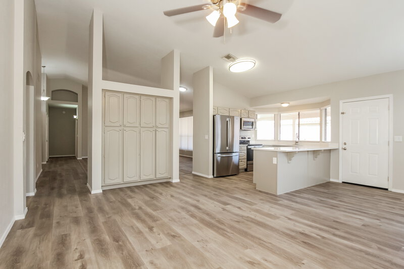 2,150/Mo, 11205 W Sunflower Pl Avondale, AZ 85392 Dining Room View 2