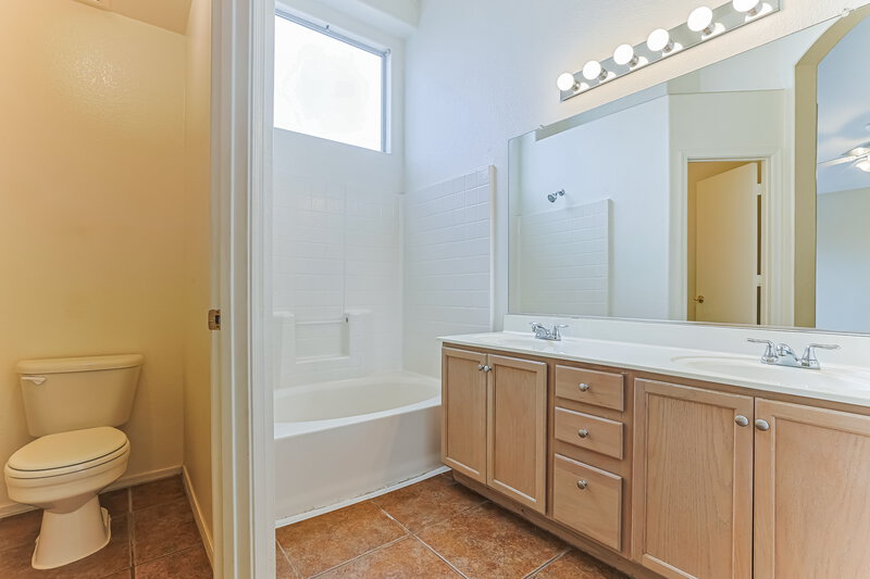 2,155/Mo, 3960 E Redfield Ct Gilbert, AZ 85234 Main Bathroom View