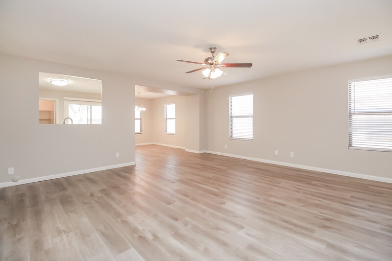 2,335/Mo, 2602 S Shelby Mesa, AZ 85209 Living Room View 3