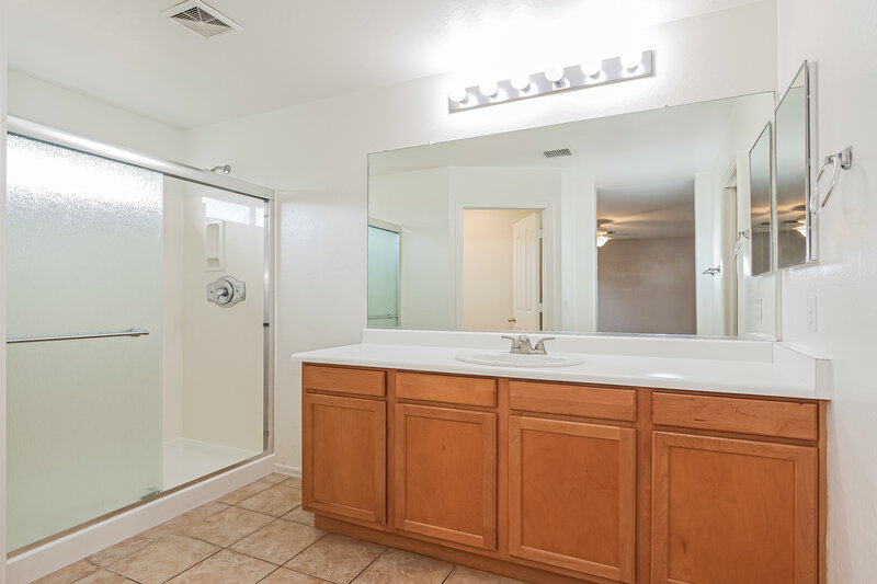 1,785/Mo, 43680 W Bedford Dr Maricopa, AZ 85138 Main Bathroom View
