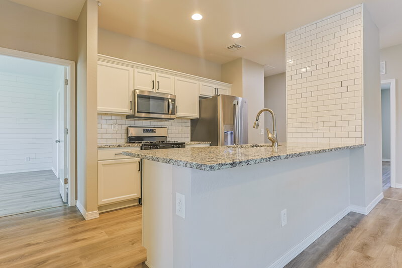 2,155/Mo, 4579 W Foldwing Dr Queen Creek, AZ 85142 Kitchen View 2