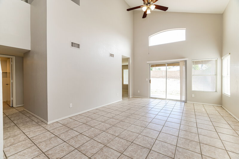 2,110/Mo, 20825 N 1St Ln Phoenix, AZ 85027 Living Room View