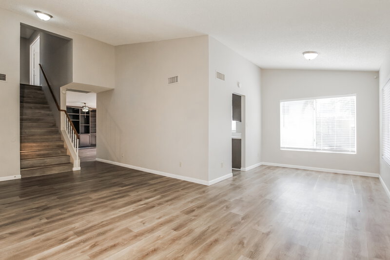 2,300/Mo, 4045 W Avenida del Sol Glendale, AZ 85310 Living Room View