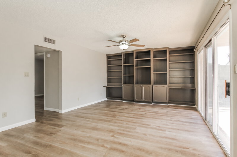 2,300/Mo, 4045 W Avenida del Sol Glendale, AZ 85310 Dining Room View 2