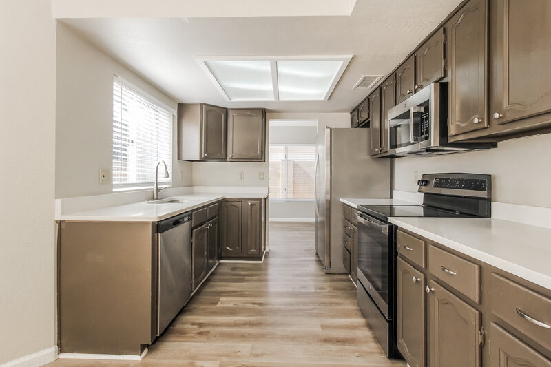 2,300/Mo, 4045 W Avenida del Sol Glendale, AZ 85310 Kitchen View