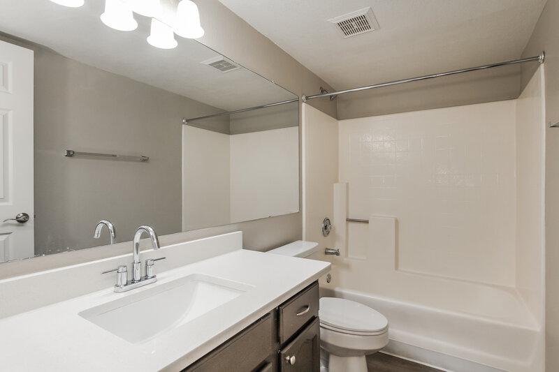 2,300/Mo, 4045 W Avenida del Sol Glendale, AZ 85310 Bathroom View