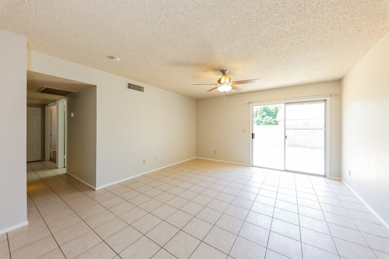 1,830/Mo, 4323 W Piute Ave Glendale, AZ 85308 Living Room View
