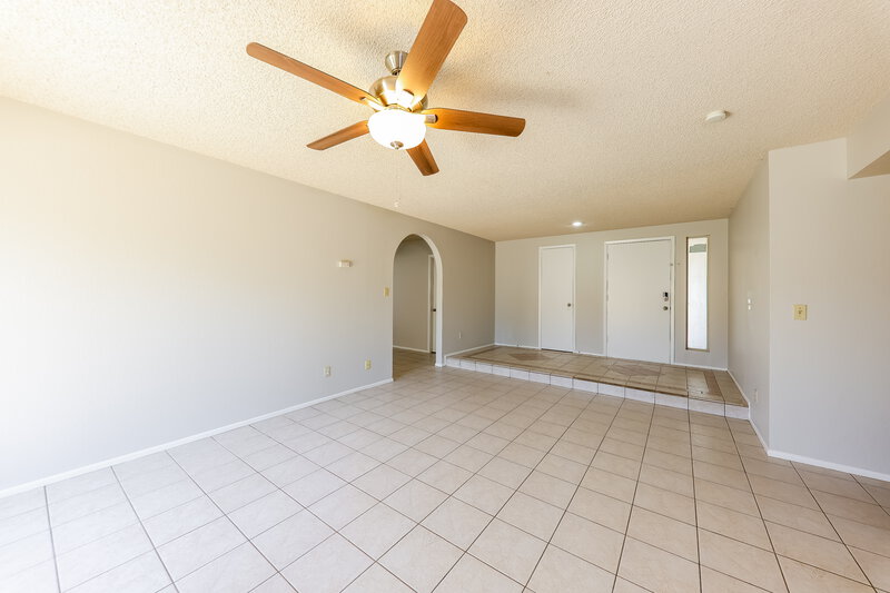 1,830/Mo, 4323 W Piute Ave Glendale, AZ 85308 Living Room View 2