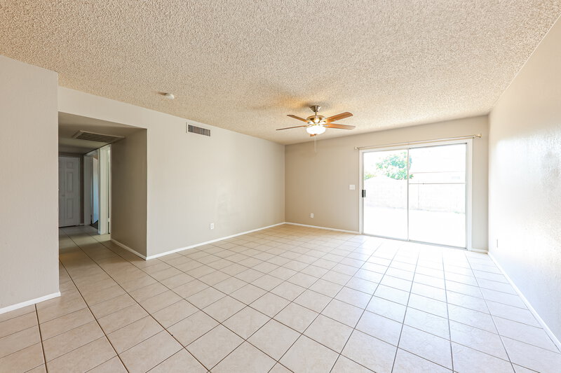 1,850/Mo, 4323 W Piute Ave Glendale, AZ 85308 Living Room View