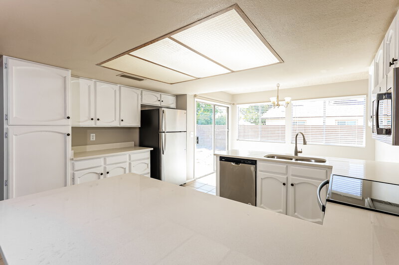 1,850/Mo, 4323 W Piute Ave Glendale, AZ 85308 Kitchen View