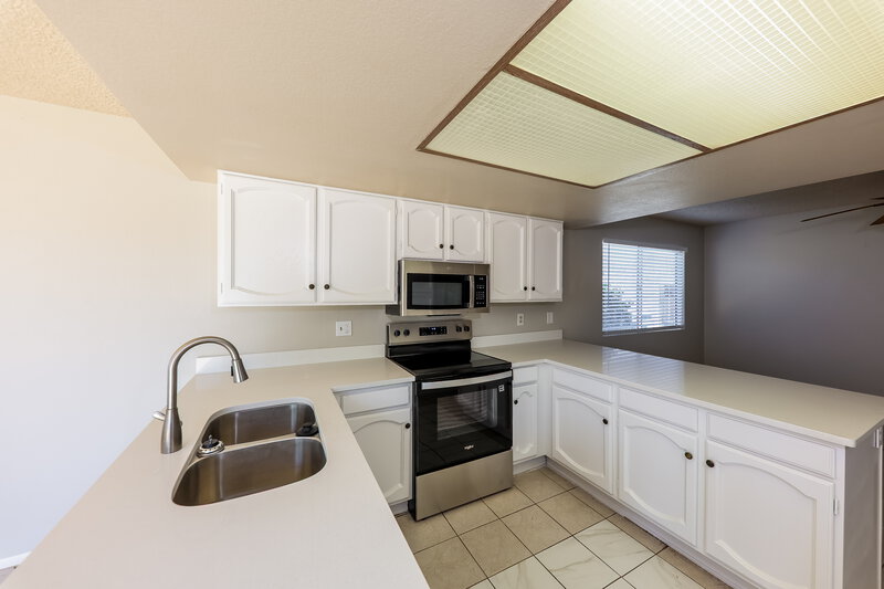 1,830/Mo, 4323 W Piute Ave Glendale, AZ 85308 Kitchen View