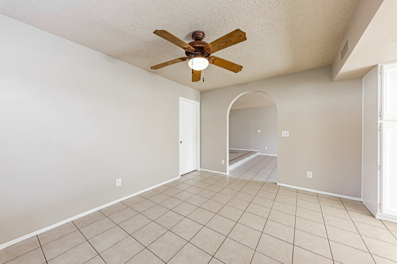 1,850/Mo, 4323 W Piute Ave Glendale, AZ 85308 Family Room View
