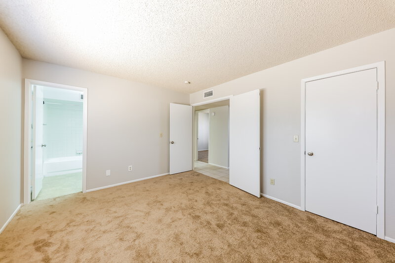 1,830/Mo, 4323 W Piute Ave Glendale, AZ 85308 Main Bedroom View 2