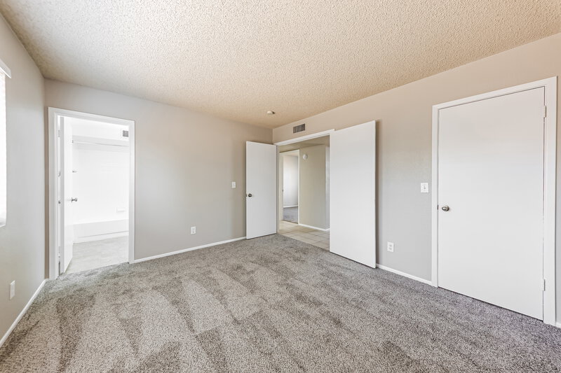 1,850/Mo, 4323 W Piute Ave Glendale, AZ 85308 Main Bedroom View 2