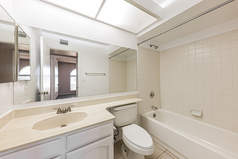 1,850/Mo, 4323 W Piute Ave Glendale, AZ 85308 Bathroom View