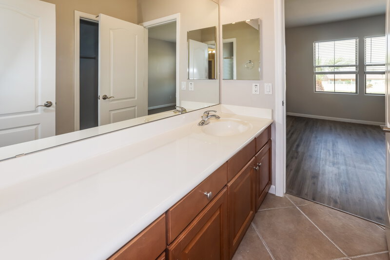 2,360/Mo, 13492 W Cypress St Goodyear, AZ 85395 Bathroom View 2