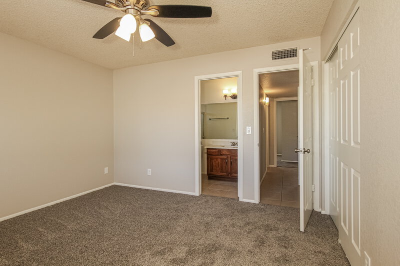 1,790/Mo, 6750 W Cholla St Peoria, AZ 85345 Main Bedroom View 2