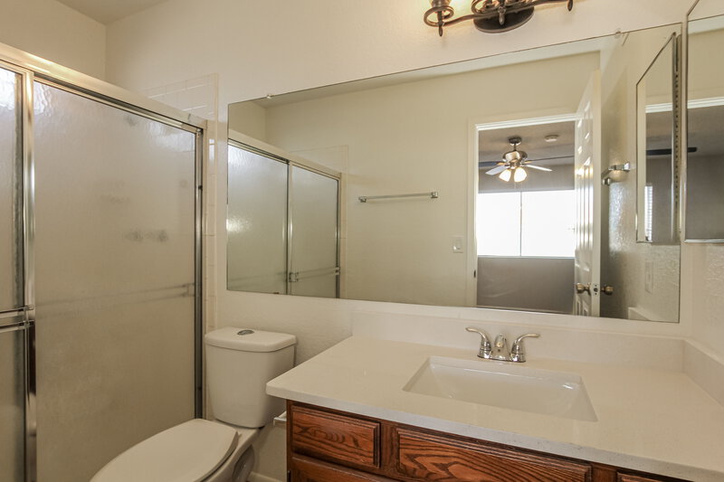1,790/Mo, 6750 W Cholla St Peoria, AZ 85345 Main Bathroom View