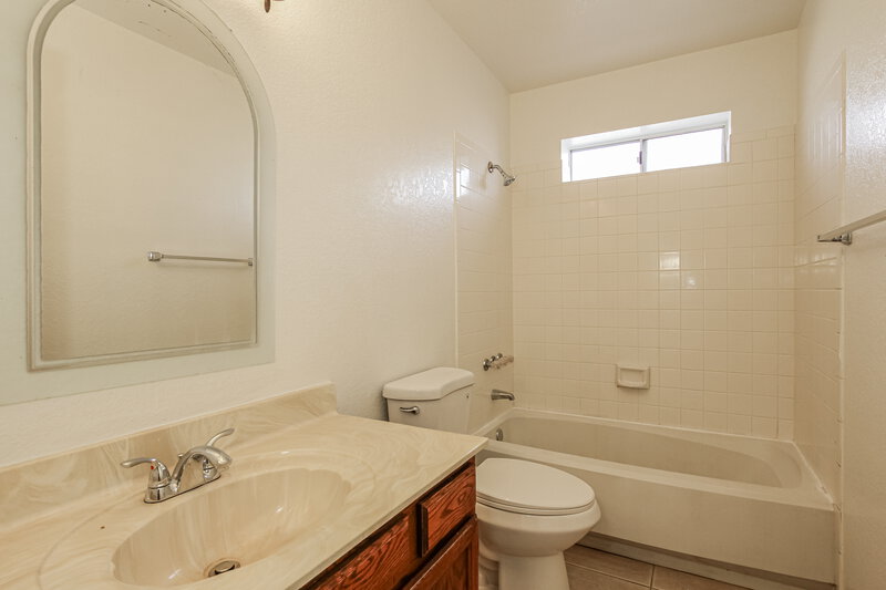 1,790/Mo, 6750 W Cholla St Peoria, AZ 85345 Bathroom View