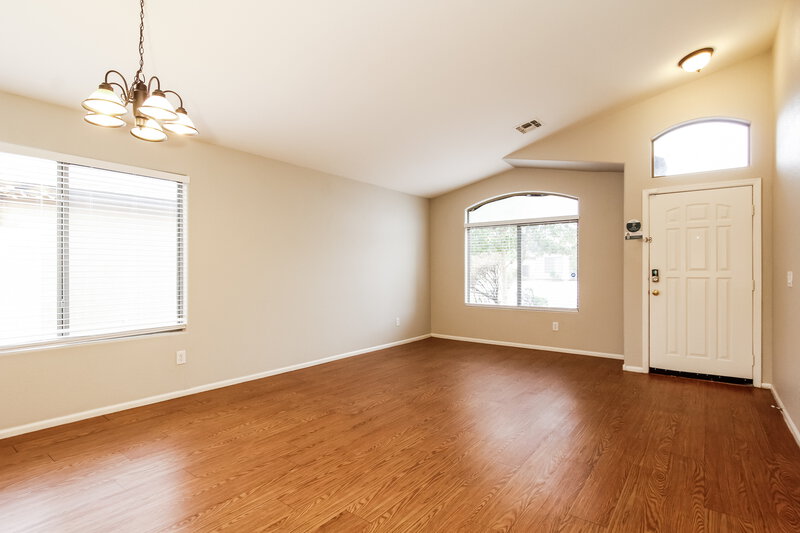 2,310/Mo, 4614 W Beverly Rd Laveen, AZ 85339 Living Room View 2