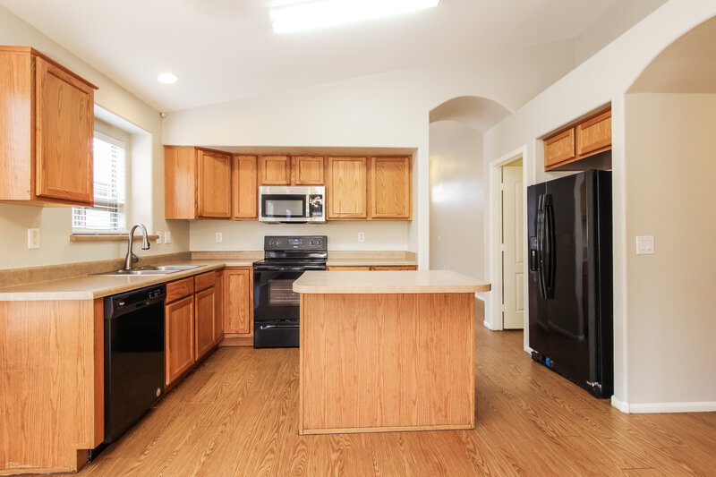 2,310/Mo, 4614 W Beverly Rd Laveen, AZ 85339 Kitchen View
