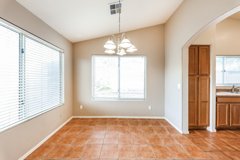 2,000/Mo, 4046 W Abraham Ln Glendale, AZ 85308 Dining Room View